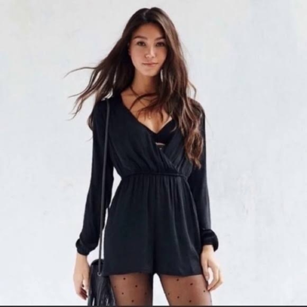 Alice & UO Demy Black Long Sleeve Surplice Satin Romper AC1